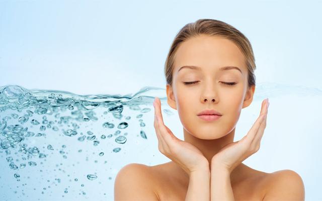How To Keep Your Skin Hydrated and Glowing